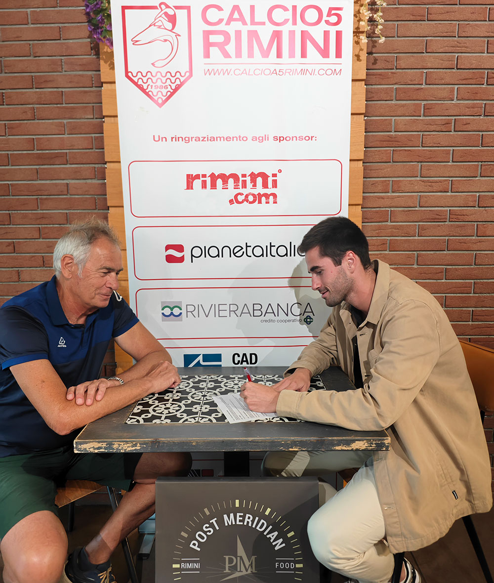Lari firma con il presidente Giorgio Mulazzani